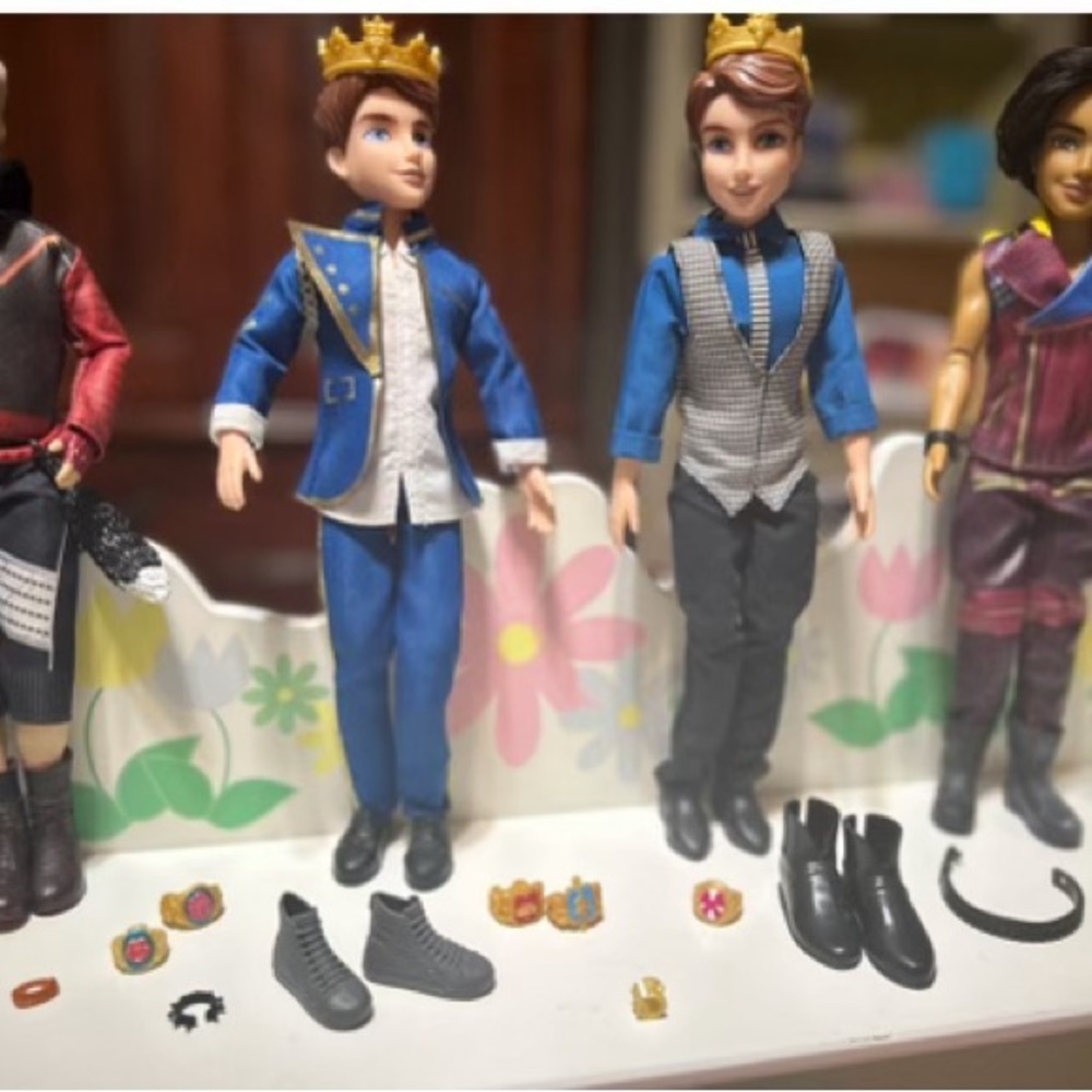 Disney Descendants Doll Collection - Pink, Blue, Purple - Picture 4 of 11